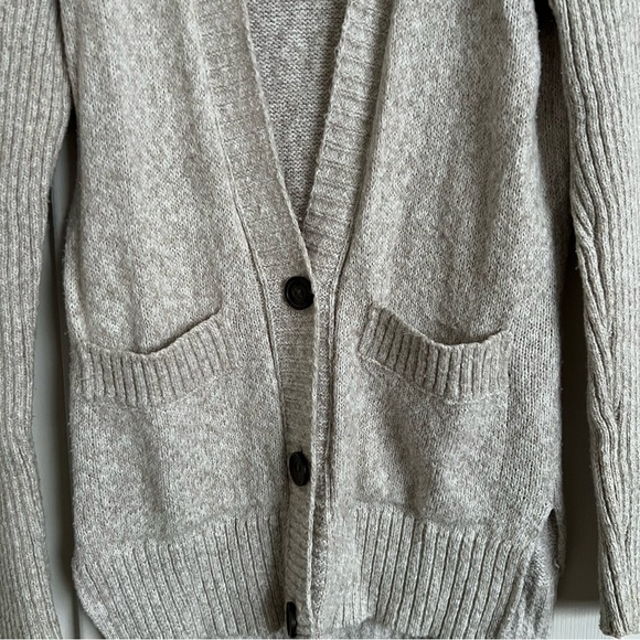 Hollister Oatmeal Women's Cardigan - Picture 3 of 9